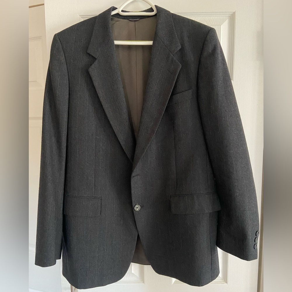 Shipley Quality Tailored 100% Wool Charcoal light pinstripes Blazer 42-44L